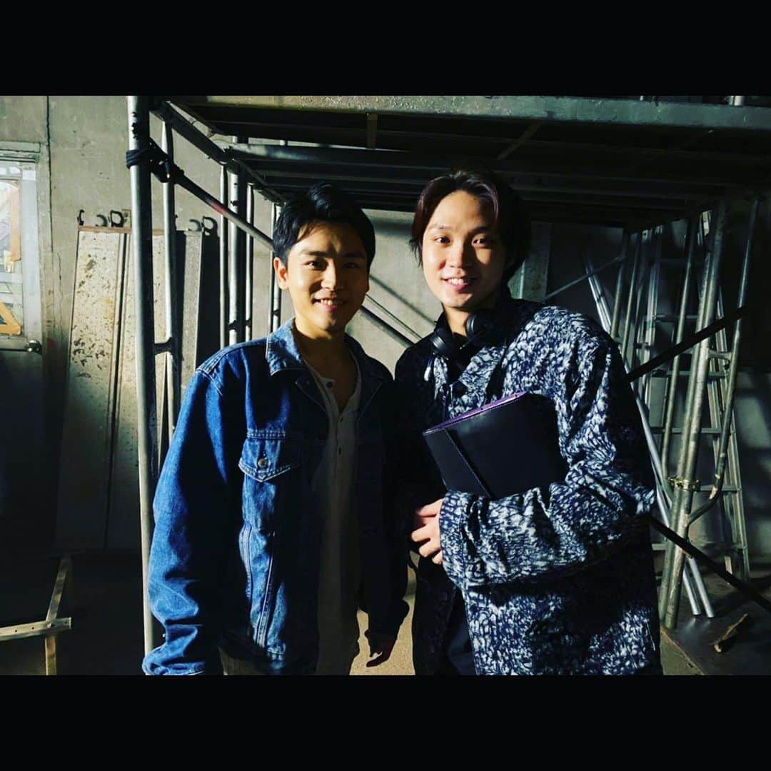 のインスタグラム：「.  WOWOW 「#アクターズショートフィルム」  『#機械仕掛けの君』  初めての監督作品に力を貸して下さったスタッフさん、キャストの皆さんに改めて感謝。 沢山の方にこの作品が届くといいな。  #泉澤祐希 #潤浩 くん #川口和空 くん #和田光沙 さん #三河悠冴 さん #夏子 さん #葵揚 さん #長尾琢磨 さん  脚本#伊藤靖朗 さん  #WOWOW #ASF #短編」
