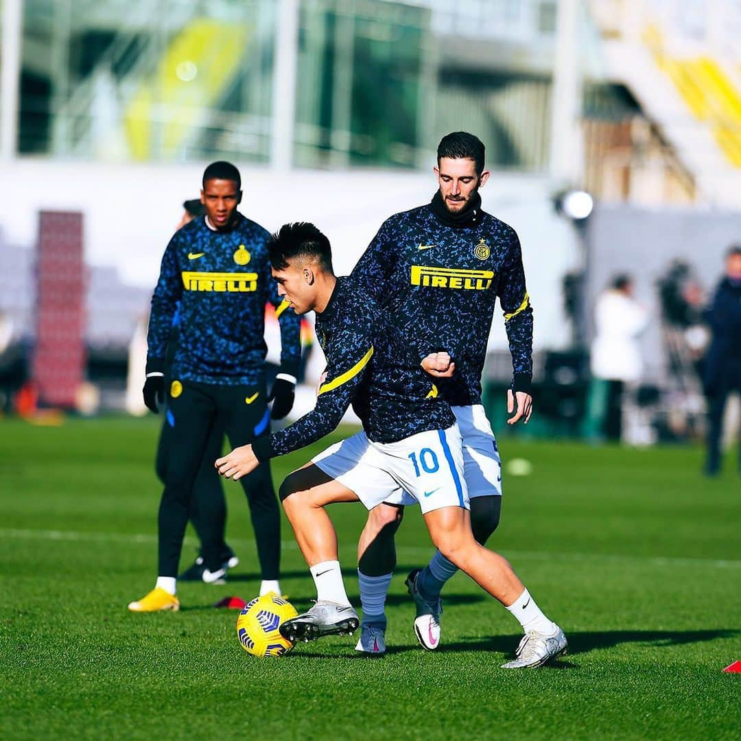 インテルナツィオナーレ・ミラノさんのインスタグラム写真 - (インテルナツィオナーレ・ミラノInstagram)「NERAZZURRI WARMING UP 🔥💪 #FiorentinaInter #Inter #ForzaInter #Football #WarmUp #CoppaItalia」1月13日 22時37分 - inter