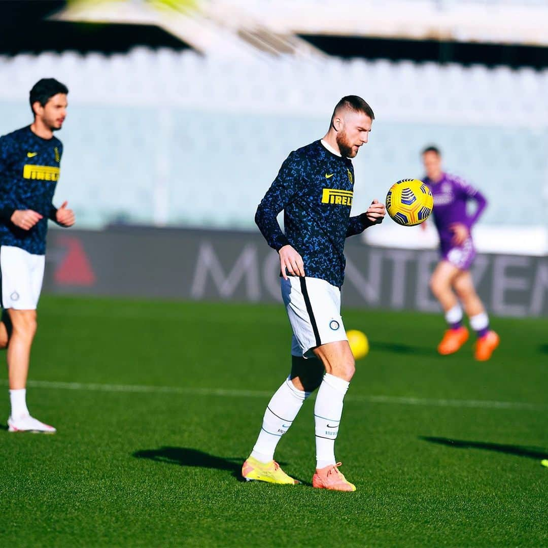 インテルナツィオナーレ・ミラノさんのインスタグラム写真 - (インテルナツィオナーレ・ミラノInstagram)「NERAZZURRI WARMING UP 🔥💪 #FiorentinaInter #Inter #ForzaInter #Football #WarmUp #CoppaItalia」1月13日 22時37分 - inter