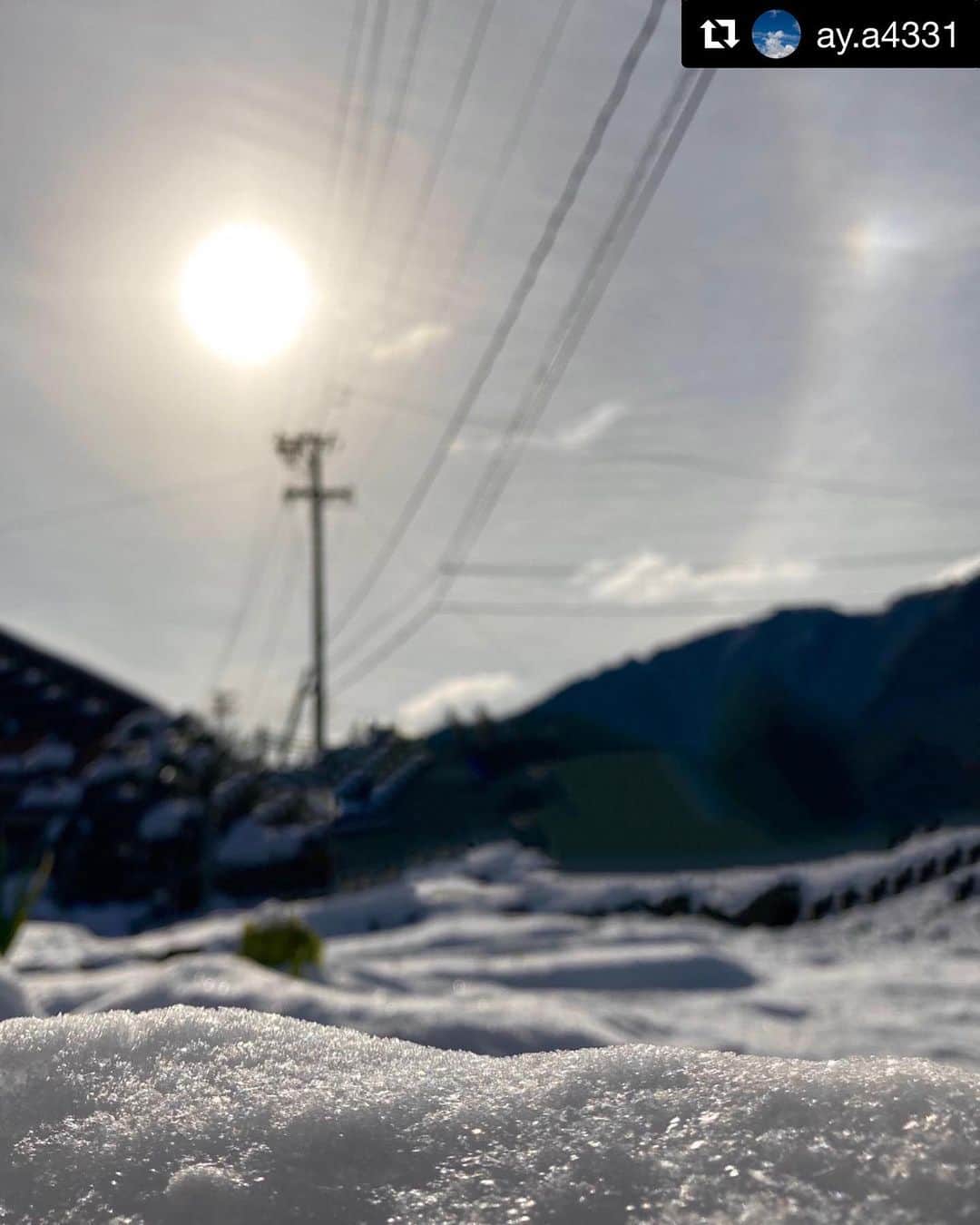 Gero City【下呂市公式アカウント】さんのインスタグラム写真 - (Gero City【下呂市公式アカウント】Instagram)「#Repost @ay.a4331 with @get_repost ・・・ 1/11 環天頂アークと雪❄️  この写真を撮るときには、環天頂アークになってるのには気づいてなかった。 雪のキラキラを撮りたくて雪ばかり見てた❄️雪のキラキラが撮れてない失敗作だけど😁 postしちゃいます🤗  #写真好きな人と繋がりたい #写真撮ってる人と繋がりたい #ファインダー越しの私の世界 #InstagramJapan#カメラ女子#スマホ#eosを持って旅に出よう #kissカメラ  #iPhone#gifuebooks #フォトジェニック#インスタ映え#gerostagram#下呂アンバサダー#カメラ夢中部 #環天頂アーク」1月13日 22時38分 - gerostagram