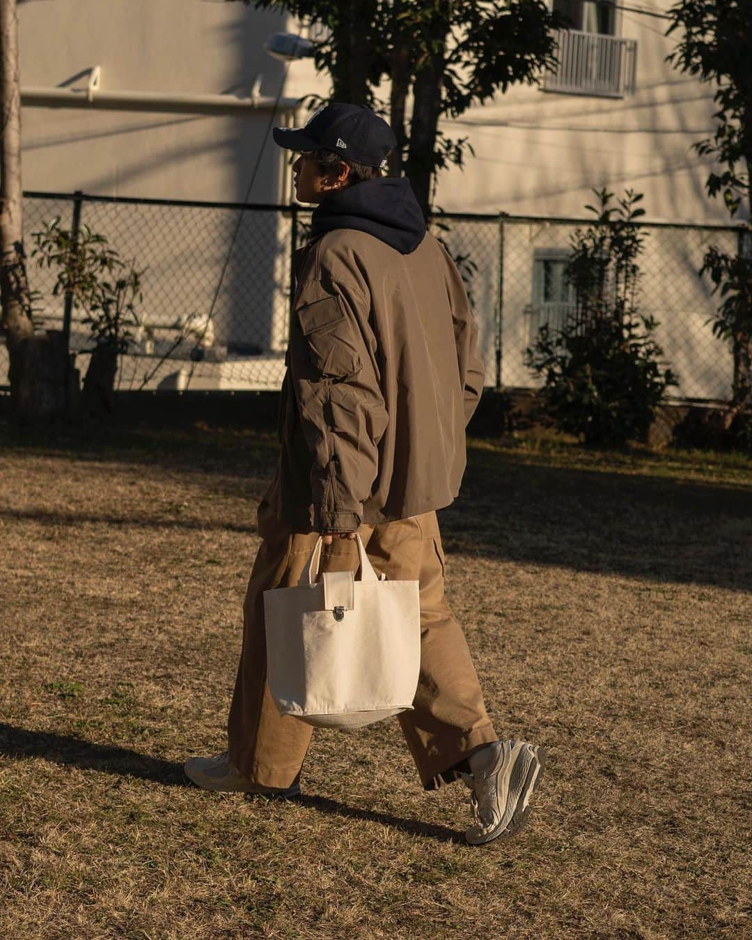 Ryoさんのインスタグラム写真 - (RyoInstagram)「ㅤㅤㅤㅤㅤㅤㅤㅤㅤㅤㅤㅤㅤ 今日は、カジュアルコーデ🚶‍♂️ ㅤㅤㅤㅤㅤㅤㅤㅤㅤㅤㅤㅤㅤ Casual outfit of the day🚶‍♂️ㅤㅤㅤㅤㅤㅤㅤㅤㅤㅤㅤㅤㅤ ㅤㅤㅤㅤㅤㅤㅤㅤㅤㅤㅤㅤㅤ jacket:#daiwapier39 hoodie:#ennoy × #スタイリスト私物  shirt:#ryotakashima pants:#studionicholson shoes:#newbalance2002r bag:#camielfortgens ㅤㅤㅤㅤㅤㅤㅤㅤㅤㅤㅤㅤㅤ #plus81_snap」1月13日 22時39分 - ryo__takashima