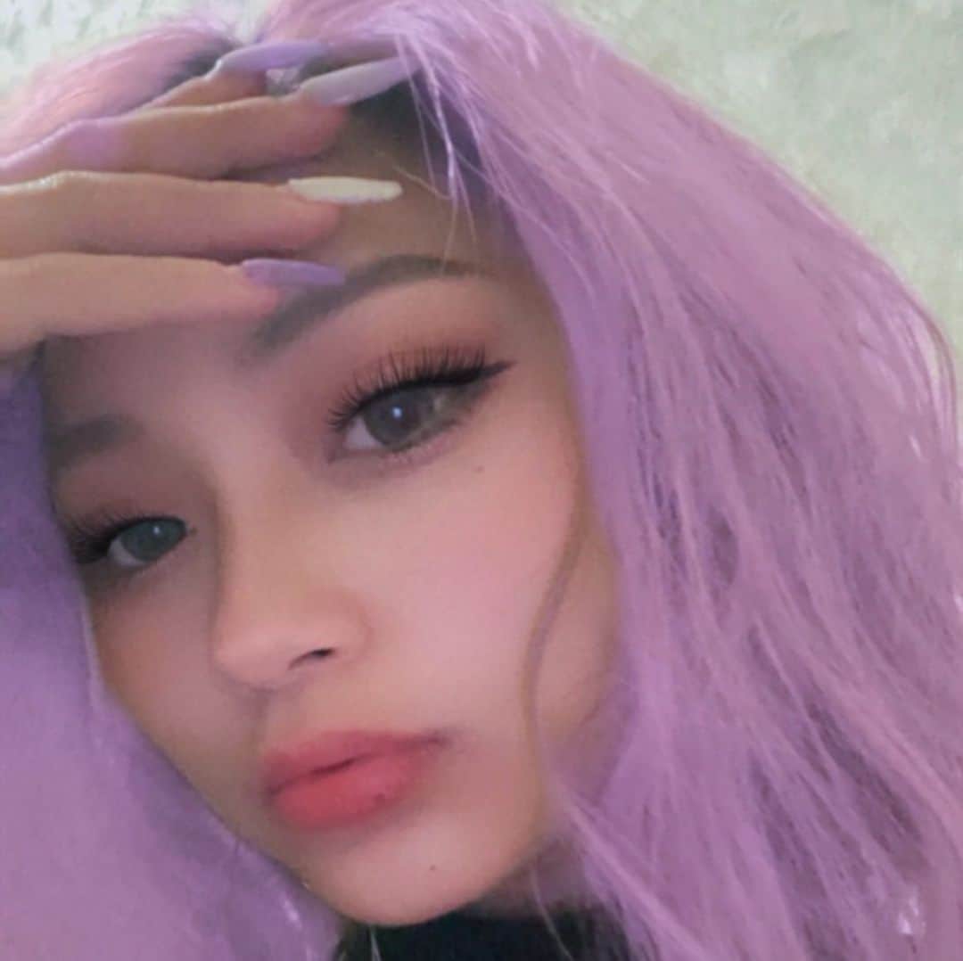 えまぽち(穂波エマ)のインスタグラム：「Pretty👉🏽👈🏽💖💜」