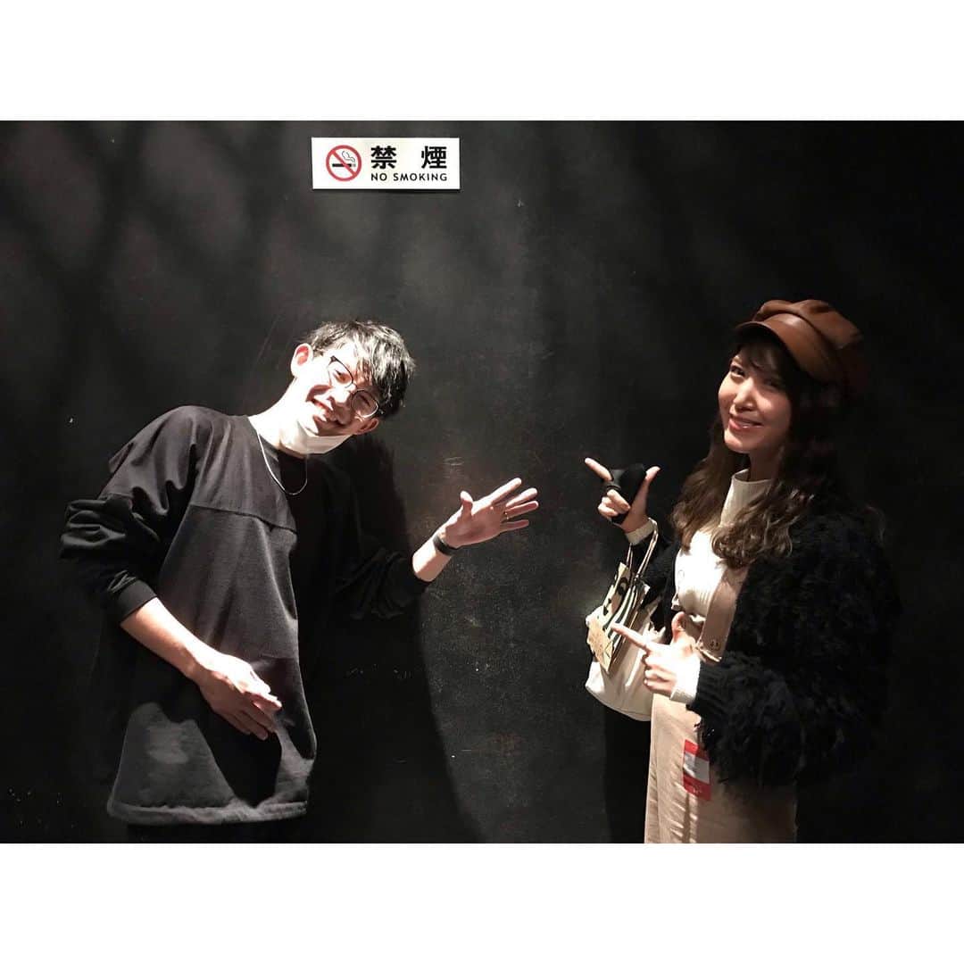 おかゆのインスタグラム：「🎼🎸🧞‍♀️🌻🌈 . ラジオアミューズメントパーク 「ラジおかゆ」 お聴き下さいました皆様、 スタッフの皆様、リスナーの皆様 ありがとうございました🤗🌈 . 史上最大の大パニック、大わやで 取り乱してしまい大変失礼致しました😭 無事に妹の晴れ姿を見ることが出来ました👘🌸 リスナーの皆さんからの お便りやメッセージも心に染み渡り じんわりと目頭が熱くなりました💌 全国から応援を下さる皆さん、 いつも本当にありがとうございます☺️🌈 . 来月リリースのカバーアルバム 「おかゆウタ 〜カバーソングス〜」からは 川崎鷹也さんの「魔法の絨毯」 山口百恵さんの「秋桜」をお届け！💿🎸 いかがでしたか？🥺 . 写真は川崎鷹也さんのLIVEに伺った時の📸 川崎さんの温もり溢れる歌声、音楽、表現、 ギターの音色一つ一つに包まれ 温かい涙が溢れました。😢 また是非伺いたいです！🎸 . よぉ〜し！ 私も、良い曲作るぞ〜！💪🏻🎼 . #ラジオアミューズメントパーク #ラジおかゆ #山口百恵 さん #秋桜 #川崎鷹也 さん #魔法の絨毯   #おかゆウタ #カバーアルバム #シンガーソングライター #弾き語り #ラジオパーソナリティー #singersongwriter #radio」