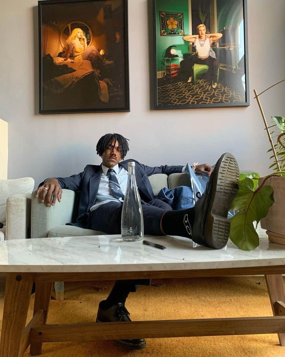のインスタグラム：「Is staying fresh taking a lot of effort? It doesn’t seems like it for @w3tter. Does evian water help? Probably. 😌 ​⁣ ⁣ #evian #evianwater #positivedrops #stayhydrated」
