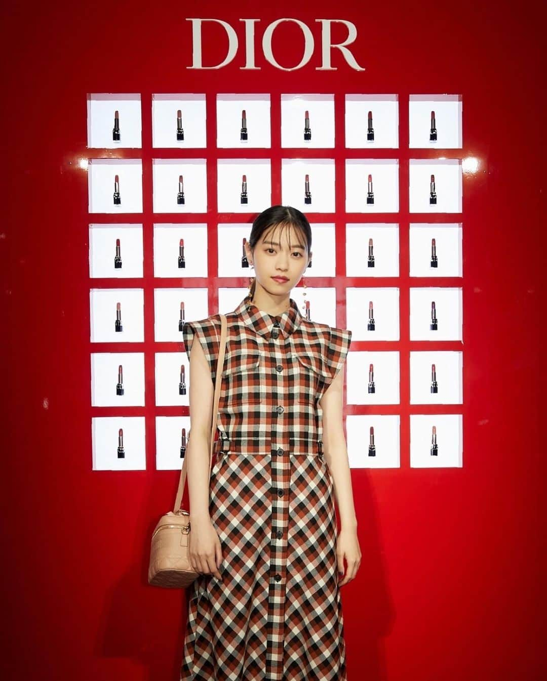 西野七瀬さんのインスタグラム写真 - (西野七瀬Instagram)「VOGUE GIRL「ルージュ ディオール」が公開中です！ キーワードはSMILE。🙂💞  昨年末にはPURE GLOWのスプリングコレクションにも行かせていただきました。  #ルージュディオール #rougedior #ismilewesmile  @diormakeup」1月13日 22時59分 - nishino.nanase.official