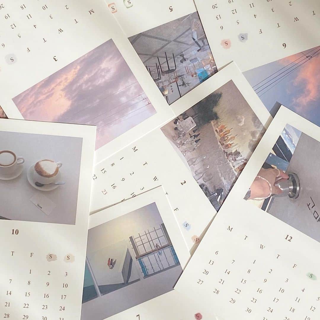 shchonn0604さんのインスタグラム写真 - (shchonn0604Instagram)「. ヨドンセンから2021お手製カレンダーの선물 🗓 一緒に行ったカペとかの写真もあって嬉しい! 毎月見るのが楽しみやし、センス〰️🤍✨ #handmade#handmadecard #handmadepostcard#calendar #カレンダー#手作りカレンダー#カレンダー2021 #instagood#instalike#photography」1月13日 23時10分 - eumld_