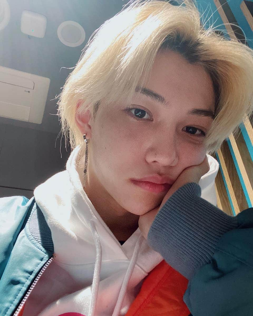 Stray Kidsさんのインスタグラム写真 - (Stray KidsInstagram)「하이 🤍⛄️  Hai~   #straykids #stay #felix #says #hi」1月13日 23時04分 - realstraykids