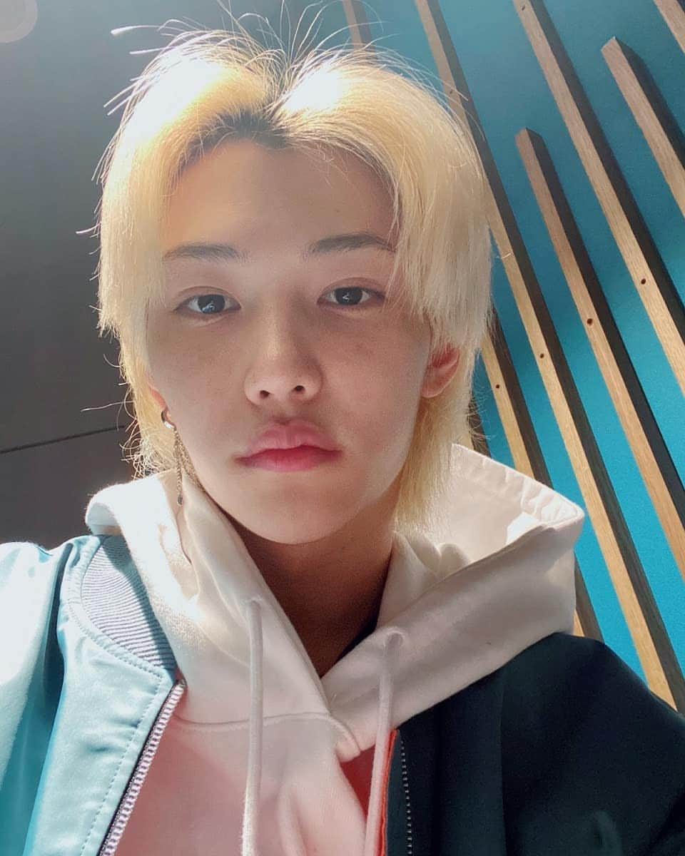 Stray Kidsさんのインスタグラム写真 - (Stray KidsInstagram)「하이 🤍⛄️  Hai~   #straykids #stay #felix #says #hi」1月13日 23時04分 - realstraykids