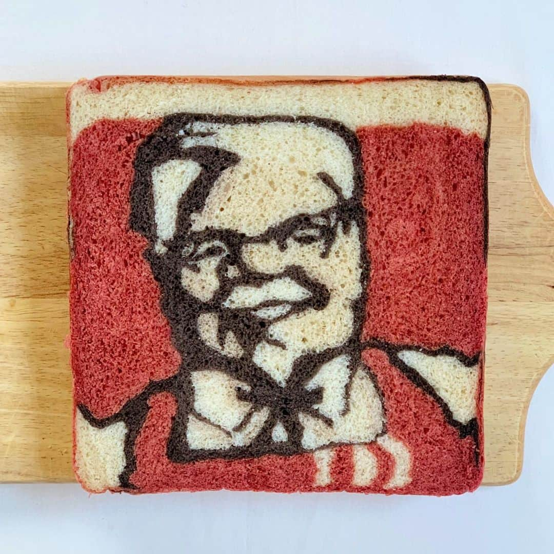 Ranさんのインスタグラム写真 - (RanInstagram)「. . @kfc  #colonelsanders  .  Thank you so much for your reply!😍  昨日のクイズの答えは、 ケンタッキーのカーネル・サンダース氏でした♩ コメントしてくださった皆さん、ありがとうございました♡ ほとんどの方が正解でした〜✨ 私が思わずクスッとなった回答は、 “うちのおじいちゃん”。 大喜利みたいで楽しいですねー😁💕  イラストパンで私は誰でしょう？シリーズ、 また次回もお楽しみに🥰 . . . .  #bread #baker #bakery #loafbread #kawaii #toastart #sandwich #Friedchicken #breadlover #breadmaking #art #ケンタフォト#手作りパン #パン #食パン #ケンタッキー #カーネルサンダース #朝ごパン #サンドイッチ #トースト #トーストアート#ハンバーガー #キミドリファーム #私は誰でしょう #パン教室 #konel  #イラストパン #イラストパンwhoami」1月13日 23時11分 - konel_bread