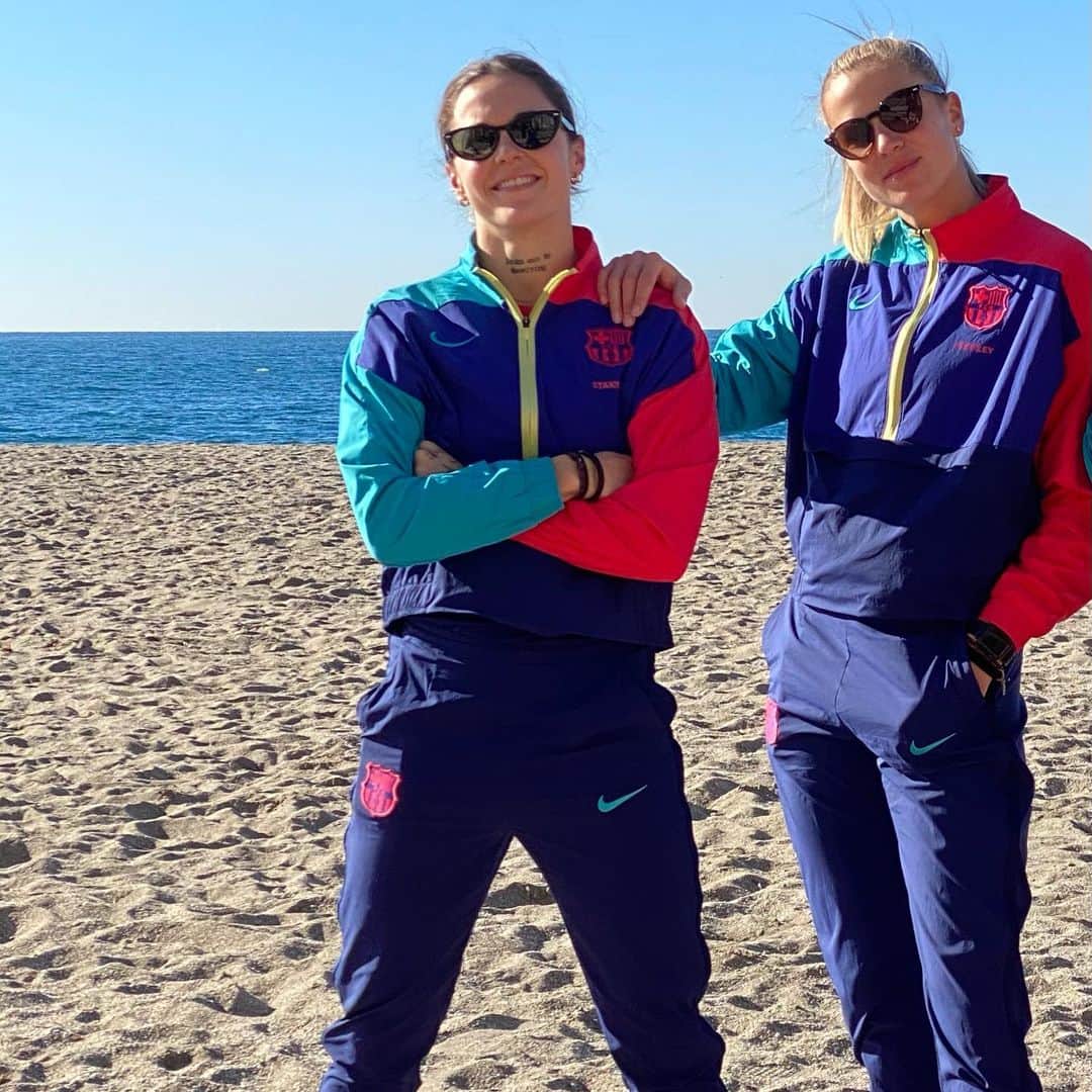 Ana Maria Crnogorcevicさんのインスタグラム写真 - (Ana Maria CrnogorcevicInstagram)「just some pictures from a normal walk with the team🤗❤️😎✌️  how cool is the FCB-Tracksuit?😍🔥  📸 @patri8guijarro   #fcb #fcbfemení」1月13日 23時13分 - ana_crnogorcevic