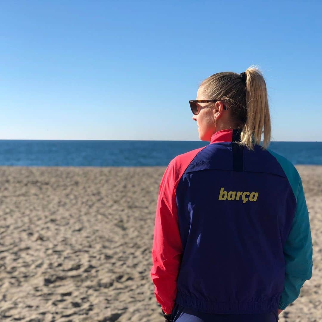 Ana Maria Crnogorcevicさんのインスタグラム写真 - (Ana Maria CrnogorcevicInstagram)「just some pictures from a normal walk with the team🤗❤️😎✌️  how cool is the FCB-Tracksuit?😍🔥  📸 @patri8guijarro   #fcb #fcbfemení」1月13日 23時13分 - ana_crnogorcevic