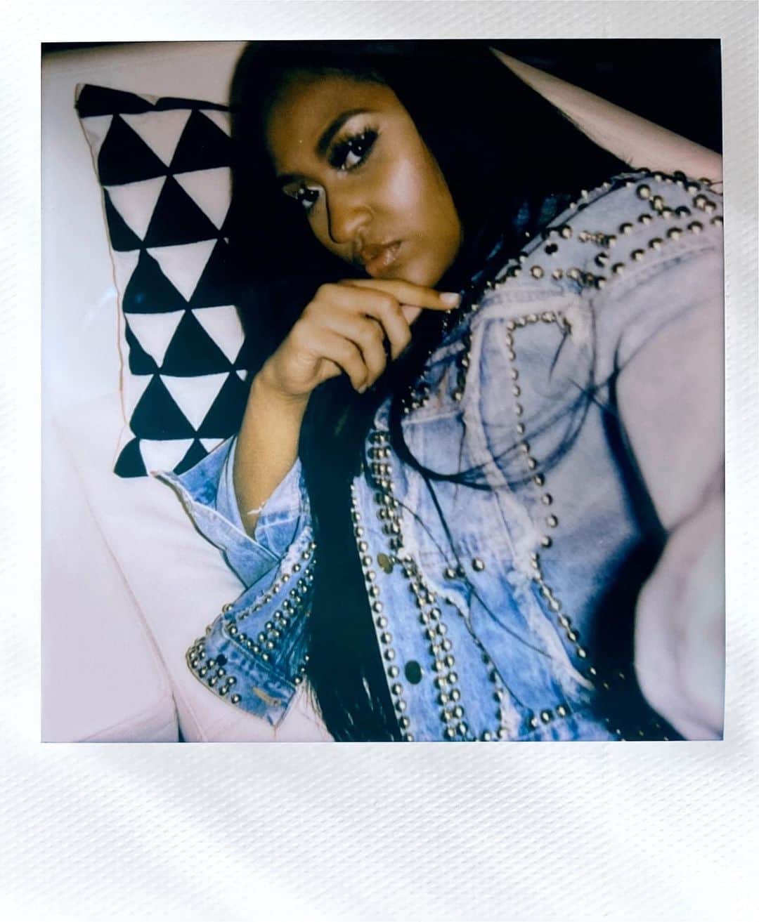 Nylon Magazineさんのインスタグラム写真 - (Nylon MagazineInstagram)「Our January ✨ It Girl ✨ #JazmineSullivan is still learning about love. In our latest interview, the singer talks about her new EP, 'Heaux Tales,' which honors the women in her life. Head to the link in bio for our full interview with @jazminesullivan.⁠⠀⁠⠀ ⁠⠀ Story by @eenaffets⠀⁠⠀ Special thanks to @polaroid」1月13日 23時17分 - nylonmag