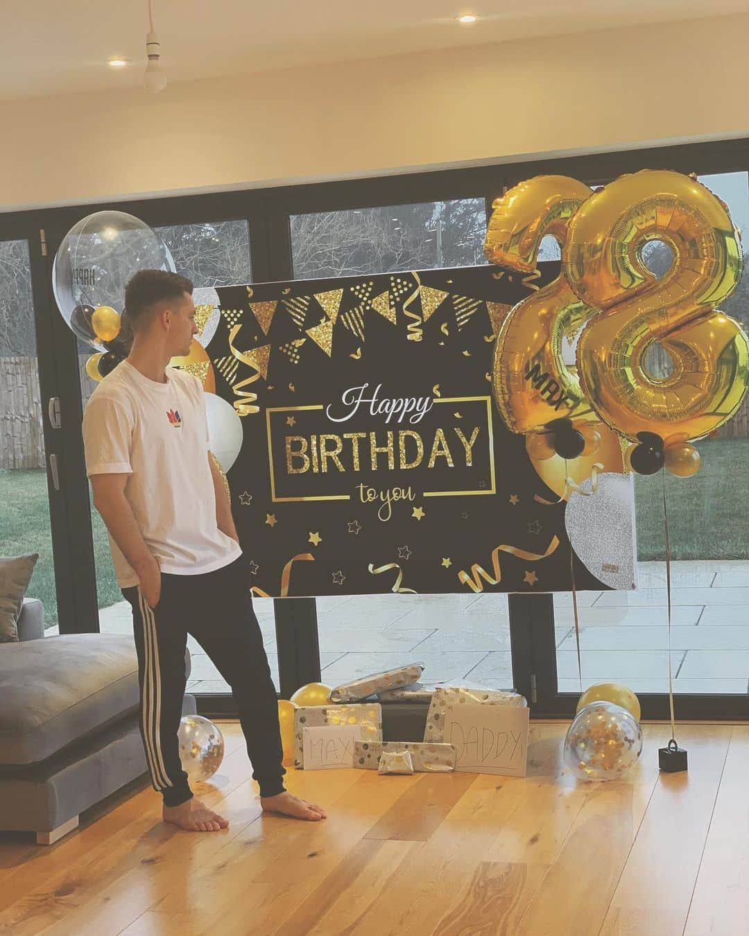 マックス・ウィットロックさんのインスタグラム写真 - (マックス・ウィットロックInstagram)「28 today 🎁🎈」1月13日 23時24分 - maxwhitlock