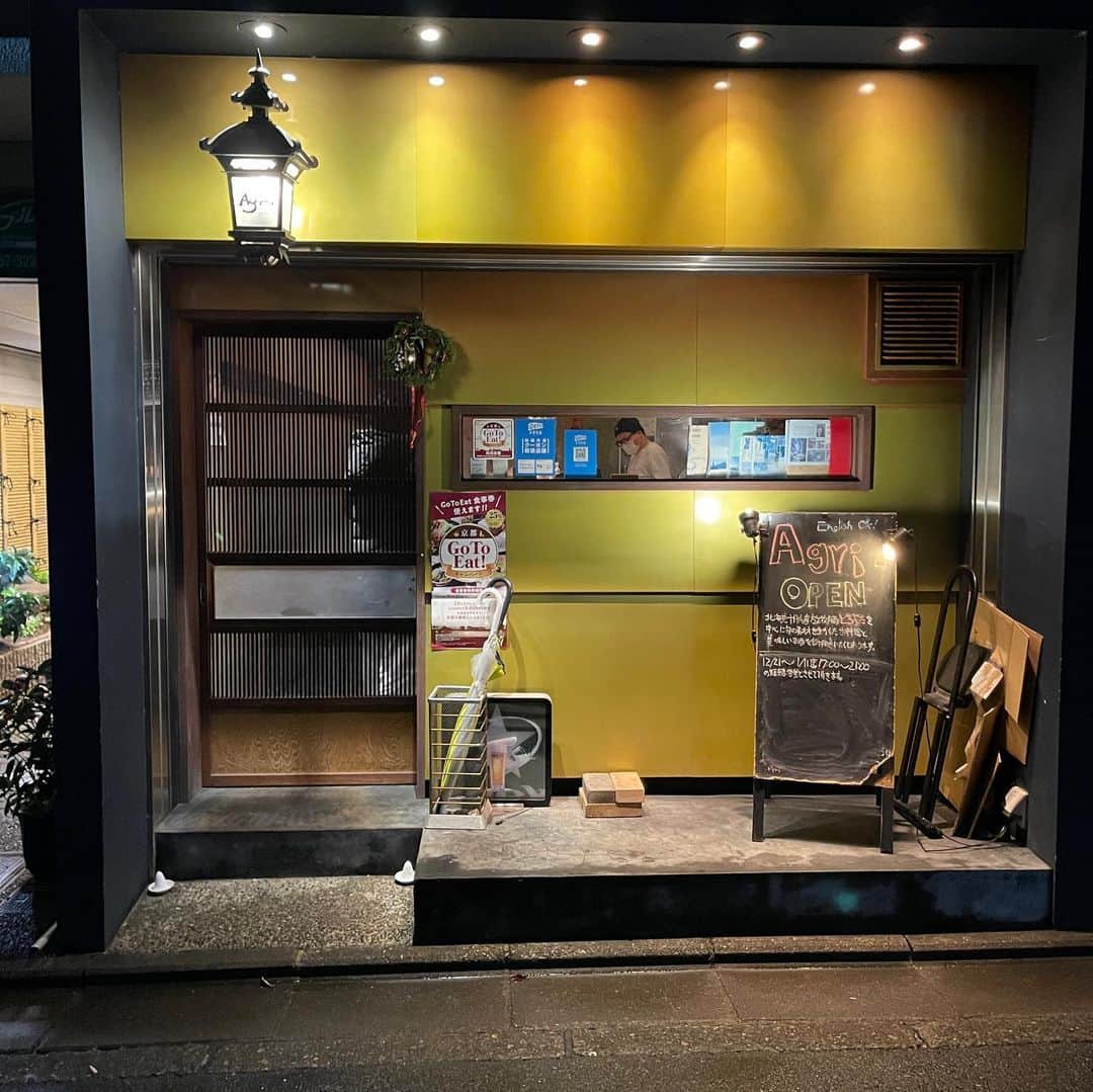 "TERIYAKI" テリヤキ編集部さんのインスタグラム写真 - ("TERIYAKI" テリヤキ編集部Instagram)「. 【Agri】📍京都  京都市役所前にお店を構えるビストロ「Agri」。本格的なイタリアンテイストのアラカルトをリーズナブルに楽しめます。  中でも、どろぶたを使用した料理は絶品！どろぶたの炭焼きはマストでいただきたい逸品です。 メニューが豊富なので1軒目利用でガッツリ食べたいときにもオススメです。 カジュアルすぎず堅苦しすぎないお洒落な空間なので様々なシチュエーションで使えそう…！💭  #agri #京都グルメ  TERIYAKIでは、単なるインスタ映えだけじゃない、本当に美味しいお店を紹介しています。 また、「食」が大好きな人必見の食通が集うコンテンツも充実。 食べることは大好きでも、「行きたいお店に一緒に行く人がいない…」「訪問する機会がない…」という方も多いのではないでしょうか？ そんな時はTERIYAKI美食倶楽部にお任せ！TERIYAKI編集部のメンバーや会員さんと、まだまだ認知されていない隠れた名店や、時には超がつくほどの予約困難店に行き、食の楽しみを享受することができます。グルメな人脈を広げるも良し、ただただ美味しいものを極めるも良し！食通が集った極上のコミュニティをお楽しみください。」1月13日 23時45分 - teriyaki_jp
