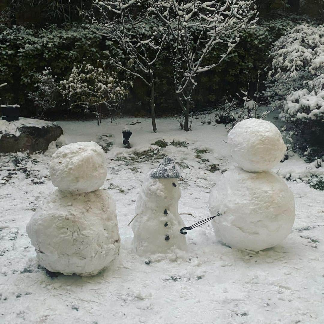 イ・ミンジョンさんのインスタグラム写真 - (イ・ミンジョンInstagram)「그래도 눈코입은 그려주고 싶어서.... 눈이 녹고있을때.....그전에...」1月13日 23時38分 - 216jung