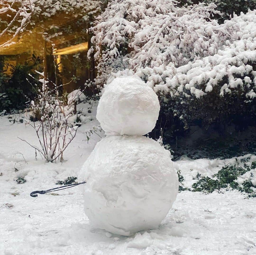 イ・ミンジョンさんのインスタグラム写真 - (イ・ミンジョンInstagram)「그래도 눈코입은 그려주고 싶어서.... 눈이 녹고있을때.....그전에...」1月13日 23時38分 - 216jung