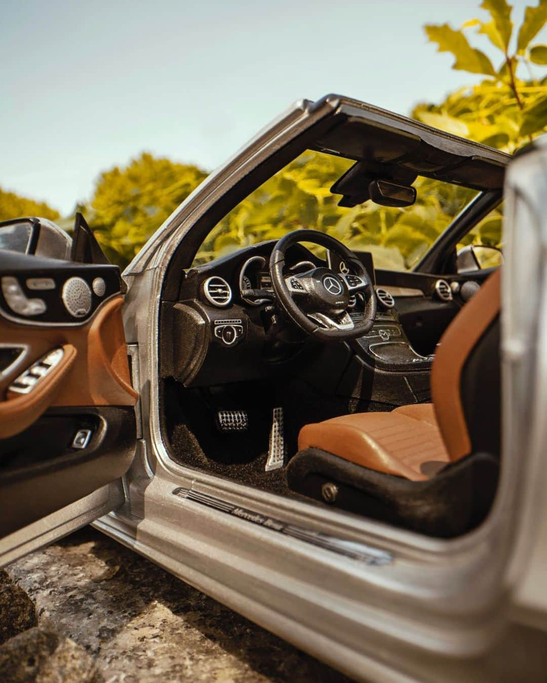 メルセデス・ベンツさんのインスタグラム写真 - (メルセデス・ベンツInstagram)「So true to detail, you’d almost think it’s life-size. Bring home the Mercedes-Benz C-Class Cabriolet model car now by clicking on the tags!  #MercedesBenz  #Cclass #modelcar #cabriolet」1月13日 23時54分 - mercedesbenz