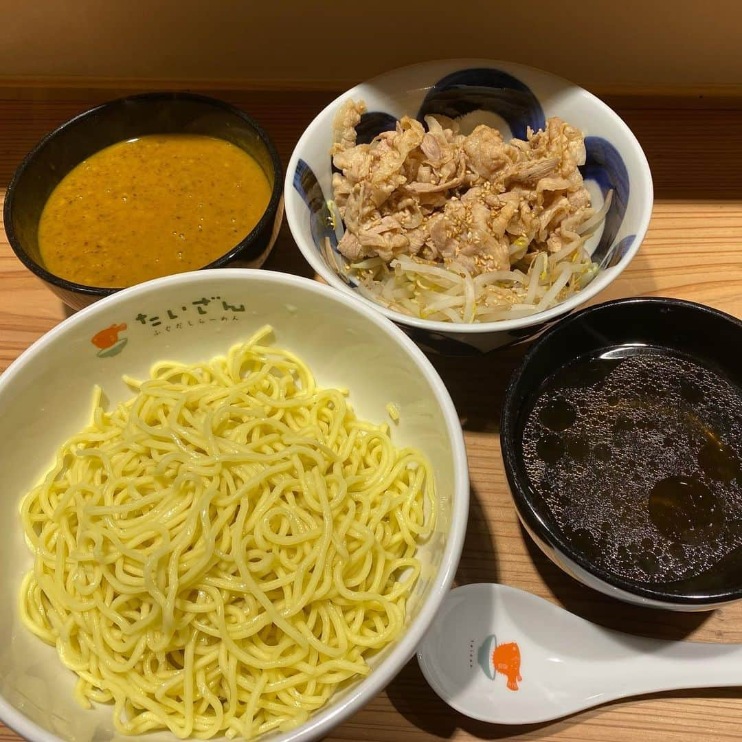 堀田祐美子さんのインスタグラム写真 - (堀田祐美子Instagram)「試食会で食べまくる🍜  太りまくる👍  #堀田祐美子 #yumiko hotta #woman's  #prowrestling #女子プロレス #　ハーツ82 #武蔵小山　#ラーメン　#つけ麺　#石焼きチーズカレー　#食べまくり」1月13日 23時54分 - yumiko_hotta