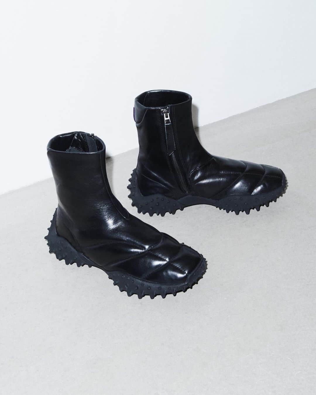 エイティーズのインスタグラム：「Meet the sneaker-boot hybrid Shadow」