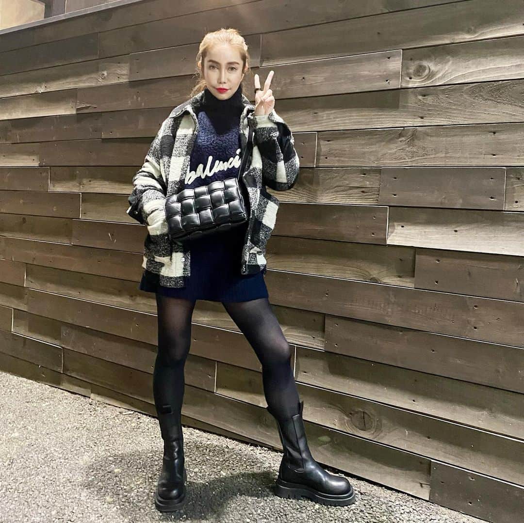fashion dog loverさんのインスタグラム写真 - (fashion dog loverInstagram)「Black and white🖤🤍I like this combination⛄️❄️❄️  #fashionblogger #fashion #fashiongram #fashionista #fashionstyle #fashionable #ootd #ootdfashion #outfitoftheday #outfit #outfitinspiration #outfittoday #hm#balenciaga #bottegaveneta #ファッション #ファッションコーデ #ファッションスナップ #コーデ #コーデ記録 #コーディネート #バレンシアガ #ボッテガヴェネタ#」1月14日 0時03分 - chihuahuanyan