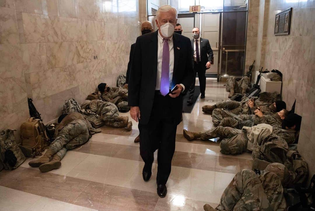 NBC Newsさんのインスタグラム写真 - (NBC NewsInstagram)「House Majority Leader Hoyer walks past members of the National Guard sleeping along the halls as he arrives at the U.S. Capitol ahead of the House debate on an article of impeachment against President Trump.⁠ ⁠ 📷 @saulloeb / @afpphoto」1月14日 0時03分 - nbcnews