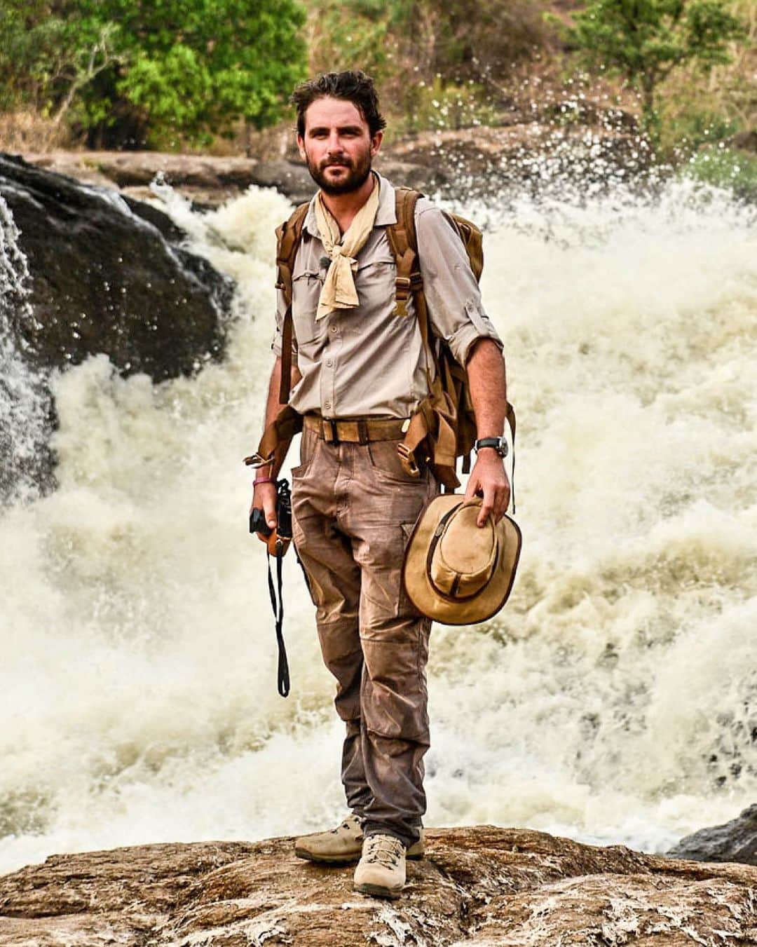 ロールス・ロイスのインスタグラム：「‘My passion is immersive storytelling... going to the most challenging, hostile places on the planet and drawing out stories of humanity — beyond what we see in headlines.’  Author, photographer, filmmaker, and explorer Levison Wood believes that facing fear is the essence of life itself. His motor car of choice? #RollsRoyceCullinan, of course. A luxury SUV that goes anywhere, effortlessly.  Watch Episode 11 of our #InspiringGreatness series now; link in bio.」
