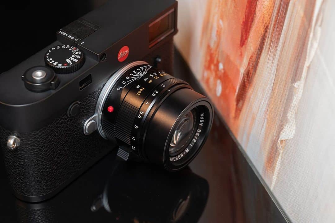 ライカさんのインスタグラム写真 - (ライカInstagram)「The Leica M10-R is like no other M-Camera. Geared towards maximum image quality in such an uncompromising manner, the M10-R can be used in any and all environments for a wide range of photographic disciplines. Check the link in our bio for more.  #LeicaM10R #LeicaCamera #Leica #🔴📷」1月14日 0時00分 - leica_camera