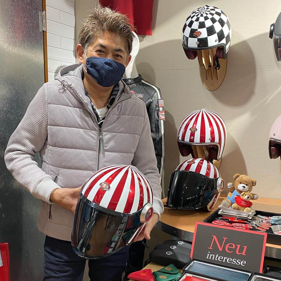 織戸学さんのインスタグラム写真 - (織戸学Instagram)「SHIBUYA と言う名前の  フランス🇫🇷の ヘルメット  RUBBY  オールカーボンです。  名前の由来は フランス🇫🇷から見た 日本の渋谷のイメージ。  とても軽く 先端が尖ったイメージは、 昔の馬に乗った、 男の中の男の 騎士のヘルメット。  #maxorido  早く来ないかなーー。^_^」1月14日 0時05分 - maxorido