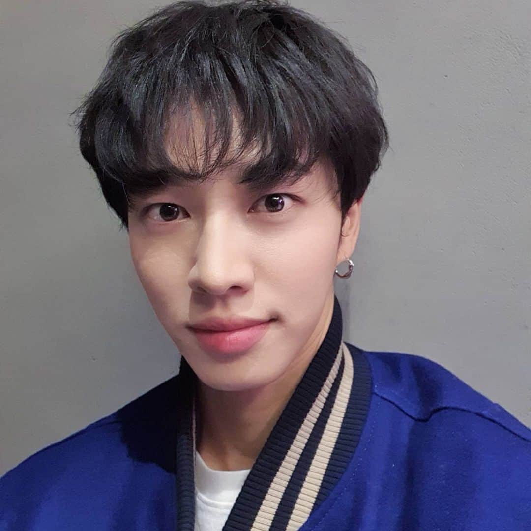 ギグァンのインスタグラム：「아이돌 원더랜드 오늘도 즐거웠습니다🙂😁😄😊」