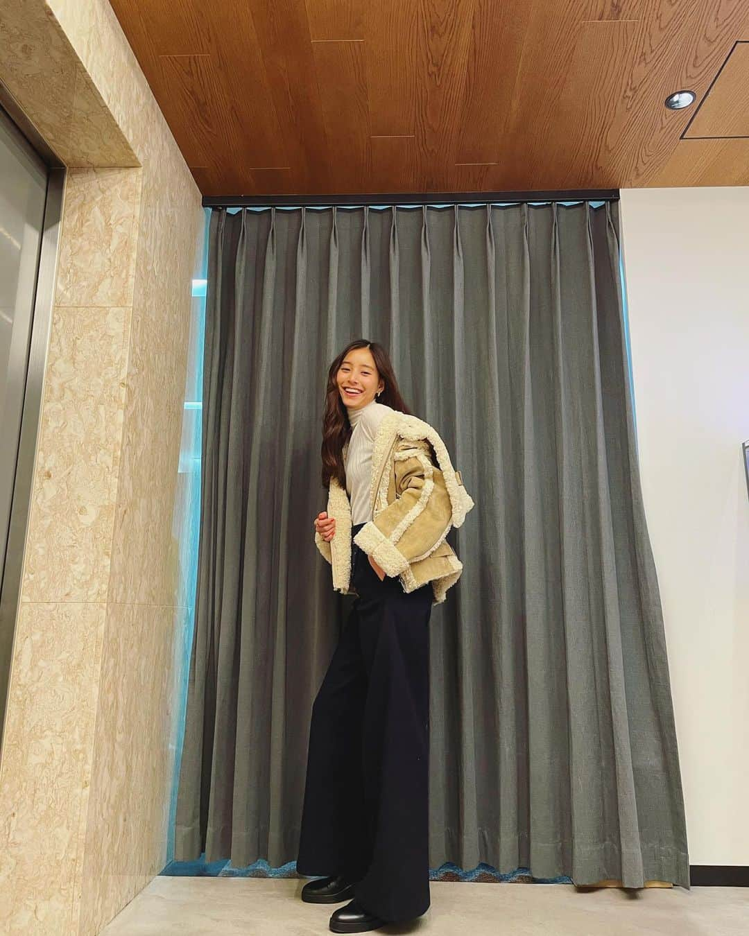 新木優子さんのインスタグラム写真 - (新木優子Instagram)「coat : @perverze_official  knit & pants : @dior  earring : @knowhowjewelry  ring : @dior  hair accessory : @potete_potete」1月14日 0時09分 - yuuuuukko_