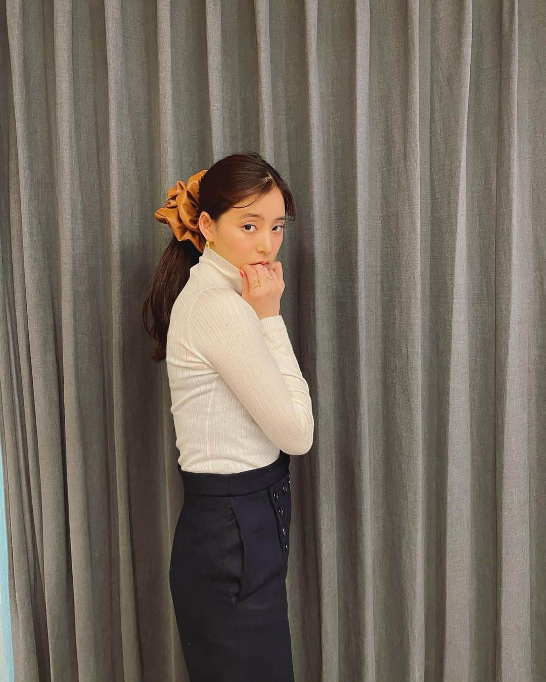 新木優子さんのインスタグラム写真 - (新木優子Instagram)「coat : @perverze_official  knit & pants : @dior  earring : @knowhowjewelry  ring : @dior  hair accessory : @potete_potete」1月14日 0時09分 - yuuuuukko_