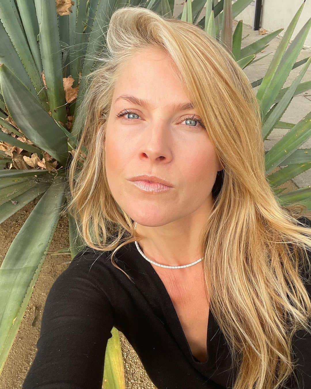 アリ・ラーターのインスタグラム：「Fresh and bright and ready for new adventures. 💕✨💕」