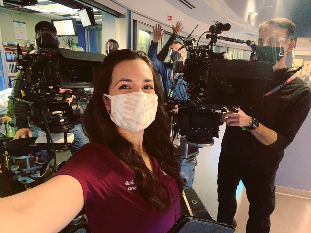 トーレイ・デヴィートのインスタグラム：「Ok, for real this time, guys. We are back! Tonight @ 8/7c pm an all new episode of #Med is coming to your 📺. #chicagoMed #oneChicago 🤍」