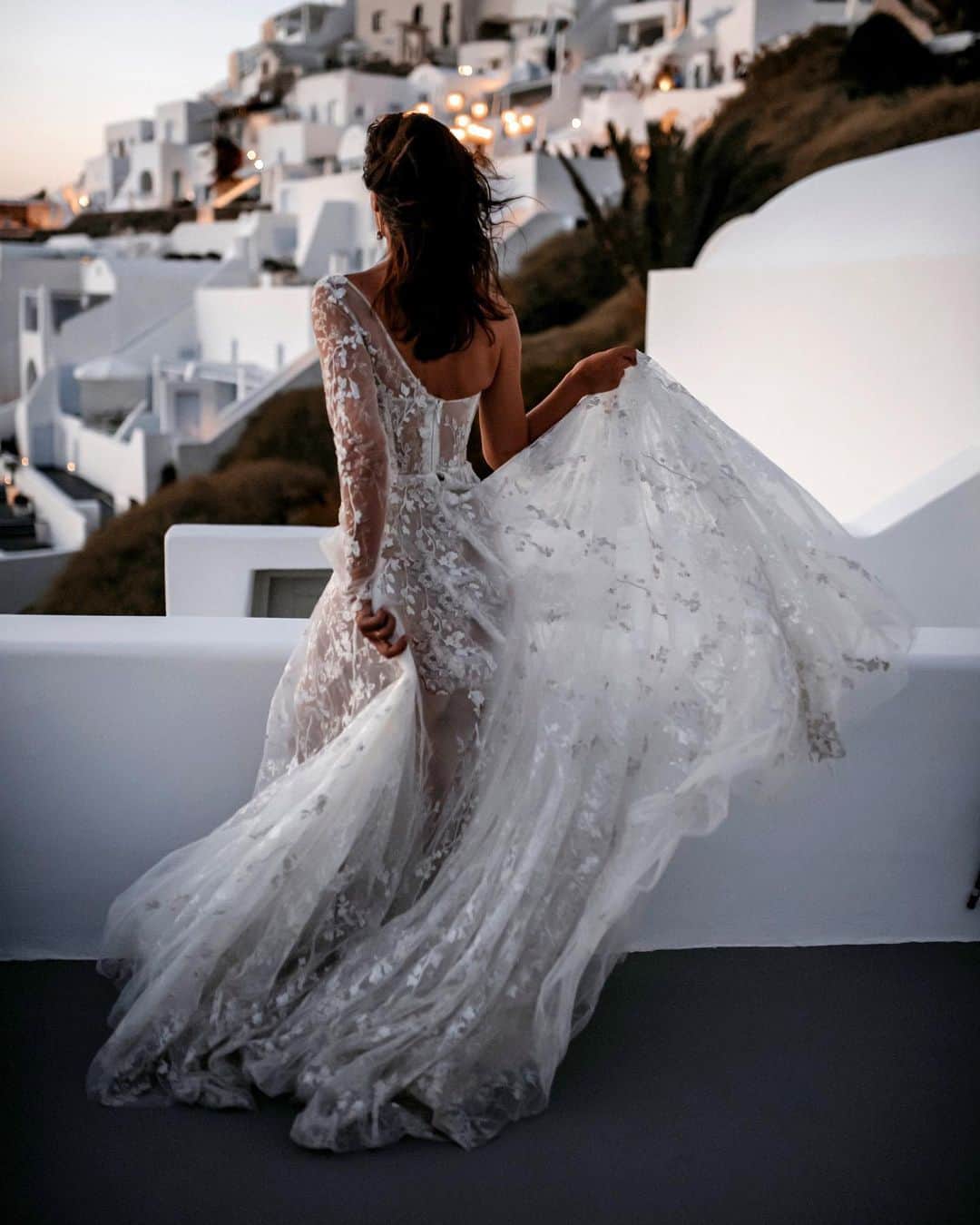 Galia Lahavさんのインスタグラム写真 - (Galia LahavInstagram)「DON’T YOU LOVE HOW THIS GOWN MOVES?💓 // Our #G_407 is a stylish brides dream ✨ @tali__photography #GaliaLahav #GLGala」1月14日 0時35分 - galialahav
