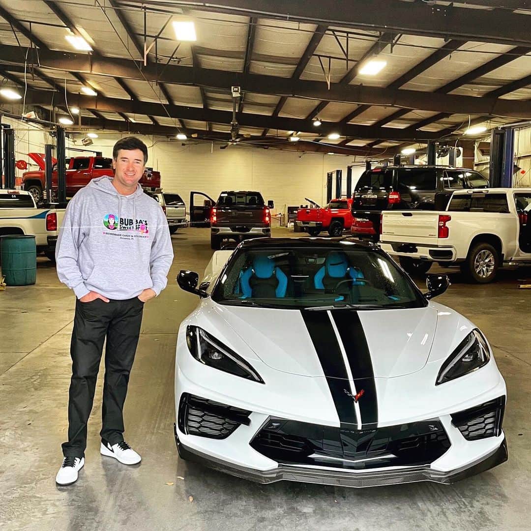 バッバ・ワトソンのインスタグラム：「Love the service department at Sandy and Bubba’s @miltonchevrolet... I might be playing favorites, but I think they are the best!! 👌🏻#DontForgetAboutMilton #CorvetteStingray」