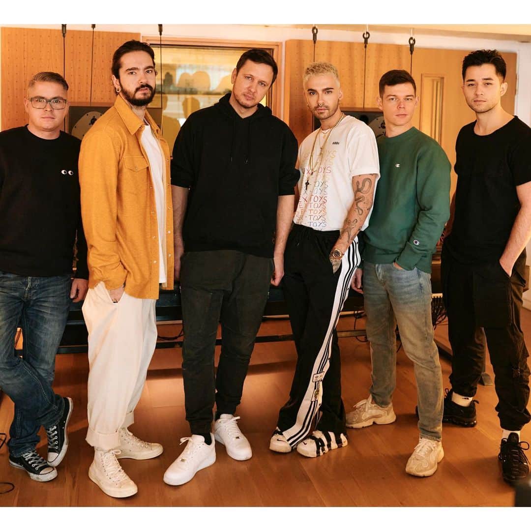Tokio Hotelさんのインスタグラム写真 - (Tokio HotelInstagram)「Do you believe it lieve it #WhiteLies with @vizemusicofficial is coming out this Friday?! We’re super excited for you to hear this tune 🔥🔥 #vizextokiohotel 📸 @christophkoestlin」1月14日 0時44分 - tokiohotel