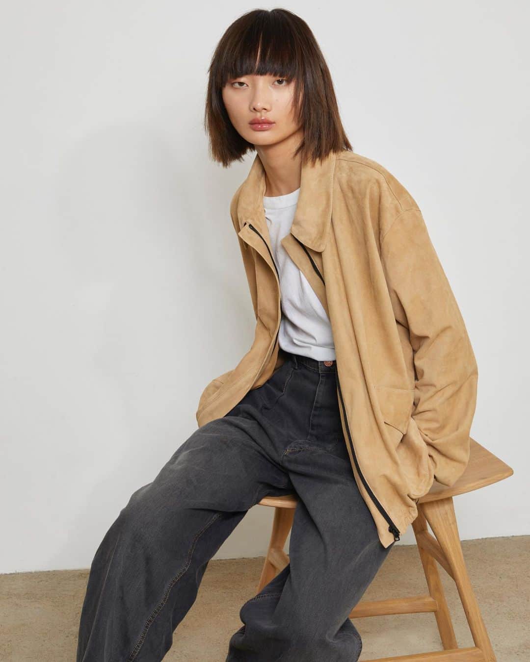 イネスエマレシャルのインスタグラム：「🌱 Within the ever more alarming problem of overconsumption, Inès & Maréchal encourages its customer to embrace an eco-responsible approach to fashion through sustainable collections, not only through the material qualities but also the timeless styles.  Discover the new collection Inès & Maréchal Spring-Summer ‘21 (link in bio) 🌝  • Insolence jacket, suede lambskin Made in France  Photography by @annabelle_tiaffay Model @xingxingmao1 Hair/Make up @melaniesergeff Creative Director @chiyoungbang  #inesetmarechal #musthave #fashion #essentials #winter #cosy #mood #sustainablefashion #frenchfashion #style #parisienne #elegant #elegance #luxe #prestige #leather #inspiration #lookideas #madeinfrance #france #paris #frenchbrand #style #look #madeinfrance」