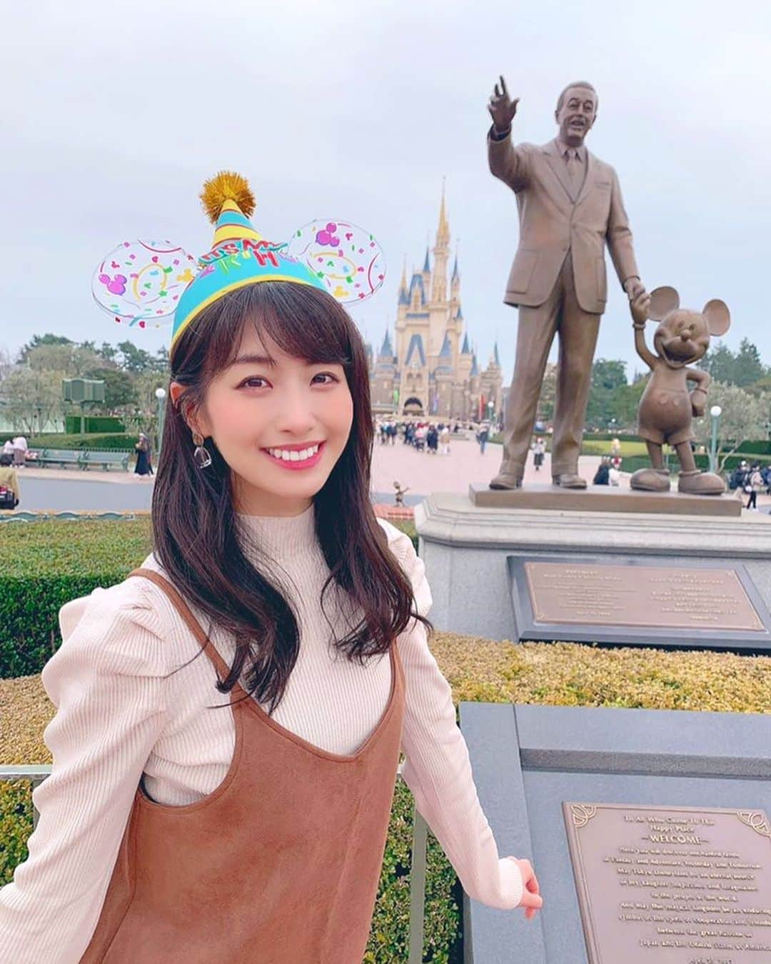 関根ささらさんのインスタグラム写真 - (関根ささらInstagram)「IT'S MY BIRTHDAY🎂🎉💗 . . 本日1/14、28歳になりました🎈 . . DMや１つ前の投稿にお祝いメッセージ有難うございます🙏♡ これからもこんな関根ですが、宜しくお願いいたします！！！🌈🙇‍♂️✨ . . #itsmybirthday #itsmybirthday🎉 #birthday #mybirthday #birthdaygirl #birthdaydisney #tokyodisney #disneyland #tokyodisneyland #tdl #tdr #tokyodisneyresort #東京ディズニーランド #東京ディズニーリゾート #ディズニー #誕生日ディズニー #ディズニーコーデ」1月14日 1時01分 - sasarasekine