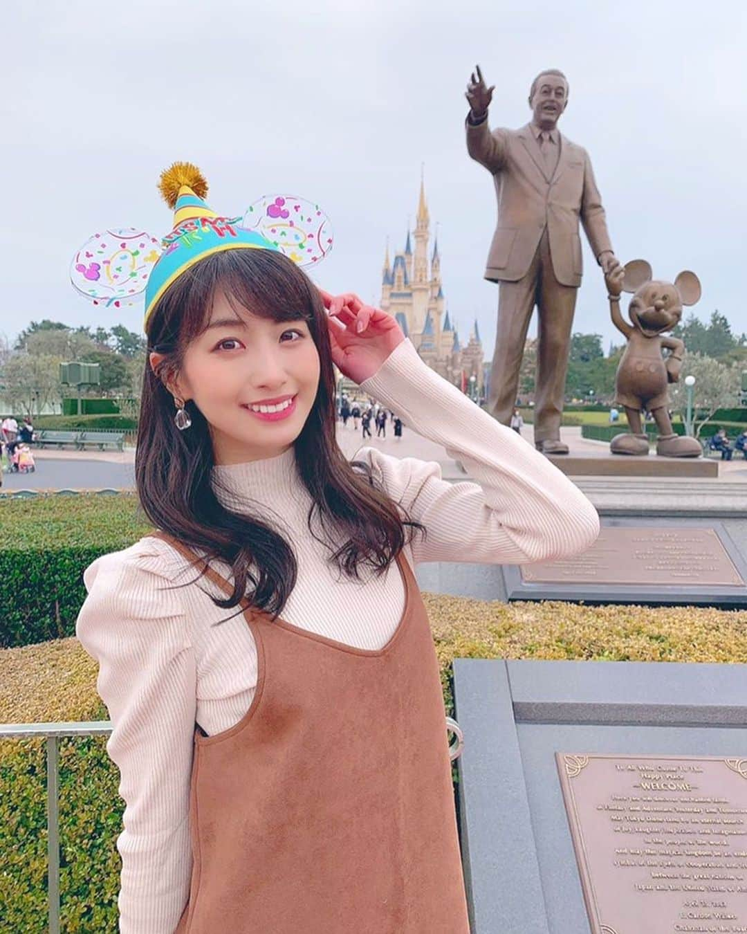 関根ささらさんのインスタグラム写真 - (関根ささらInstagram)「IT'S MY BIRTHDAY🎂🎉💗 . . 本日1/14、28歳になりました🎈 . . DMや１つ前の投稿にお祝いメッセージ有難うございます🙏♡ これからもこんな関根ですが、宜しくお願いいたします！！！🌈🙇‍♂️✨ . . #itsmybirthday #itsmybirthday🎉 #birthday #mybirthday #birthdaygirl #birthdaydisney #tokyodisney #disneyland #tokyodisneyland #tdl #tdr #tokyodisneyresort #東京ディズニーランド #東京ディズニーリゾート #ディズニー #誕生日ディズニー #ディズニーコーデ」1月14日 1時01分 - sasarasekine