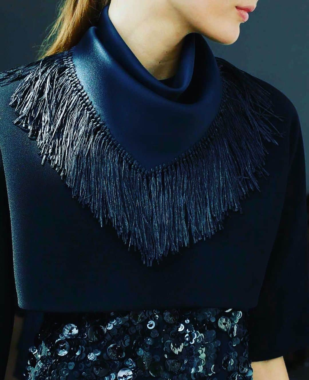 デレク ラムさんのインスタグラム写真 - (デレク ラムInstagram)「Derek Lam backstage Spring 2014 #texture #fringe #shadesofnavyandblack」1月14日 1時02分 - thedereklam