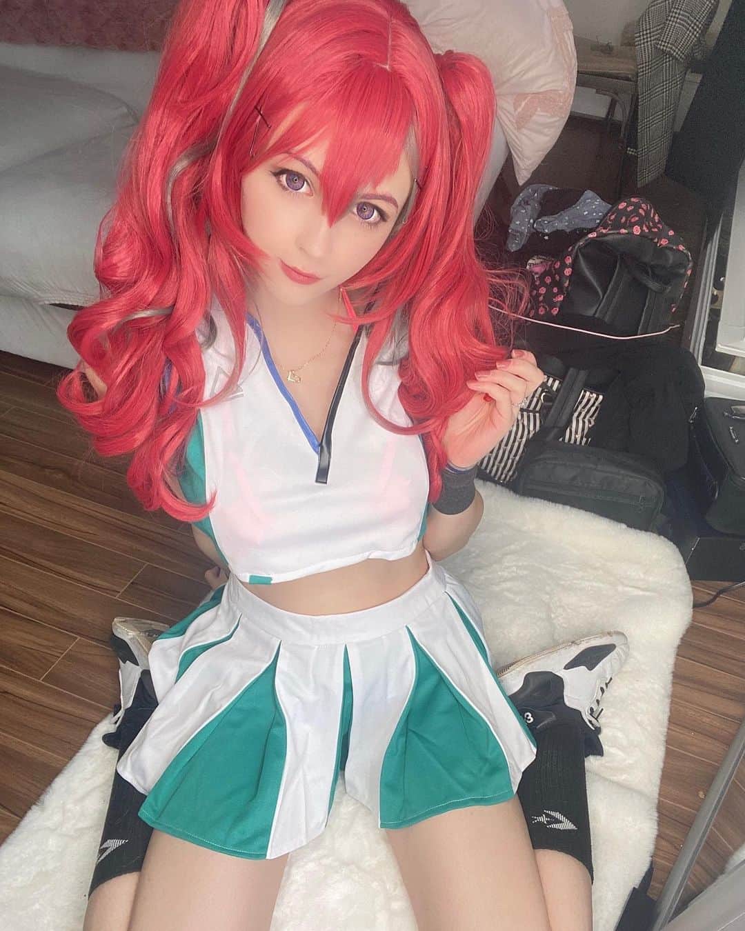 Hirari Ann（ヒラリー アン）のインスタグラム：「Im doing 14 day quarantine now 🙃 ive just been sleeping too much lol. Sorry for not posting 🙃」