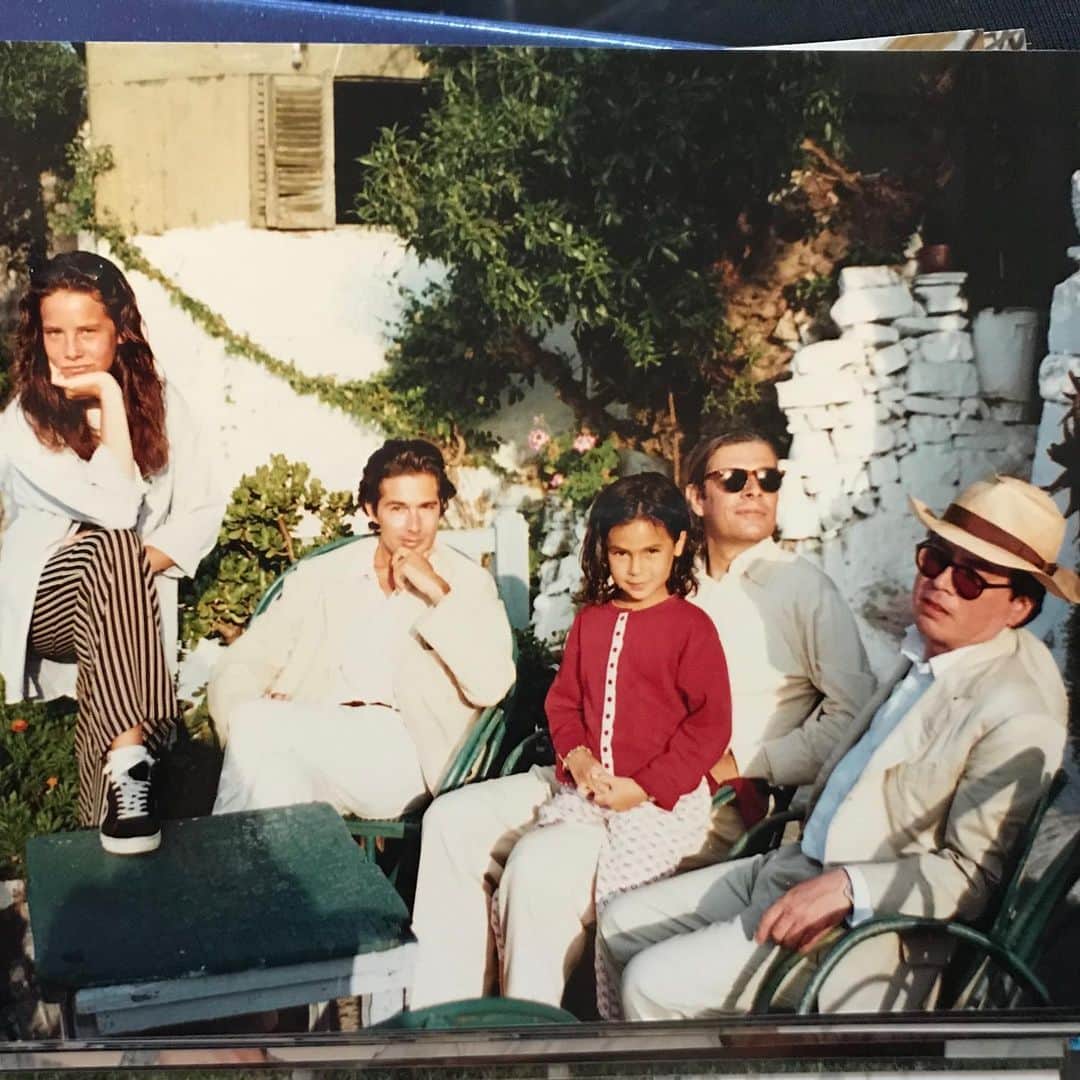 オランピアルタンのインスタグラム：「Many summers ago in Tangier with Vincent, Akis, Cleo and Dad 🌞💕 @vincent_darre @cletan #tbt」