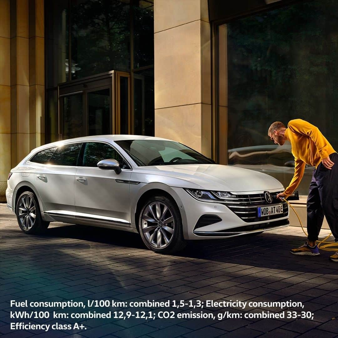 フォルクスワーゲンさんのインスタグラム写真 - (フォルクスワーゲンInstagram)「The best of two worlds: The Arteon Shooting Brake eHybrid brings together a locally emission-free electric drive and a powerful TSI petrol engine — and combines elegant design with a spacious interior. Find your drive on the way to zero emissions. #WayToZero #VolkswagenWayToZero #Arteon #emobility #electric #volkswagen #vw」1月14日 1時18分 - volkswagen