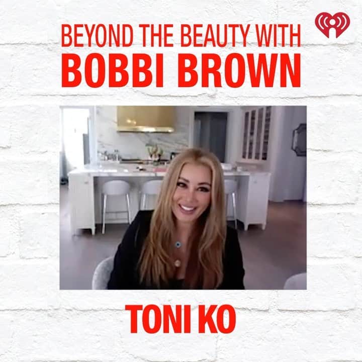 ボビー・ブラウンのインスタグラム：「Loved catching up with @tonikokoko the other week. If you don’t know her, she’s the brilliant & beautiful mind behind @nyxcosmetics, which she sold in 2014 as one of the largest beauty acquisitions in history.  She moved to the U.S. from South Korea at 13, and had built the brand by the time she was 25. She didn’t stop then... She’s always taking on new projects and plays a great role in helping the next generation of female entrepreneurs. Check out this new episode of #BeyondTheBeauty on @iheartpodcast to hear her awesome story.」