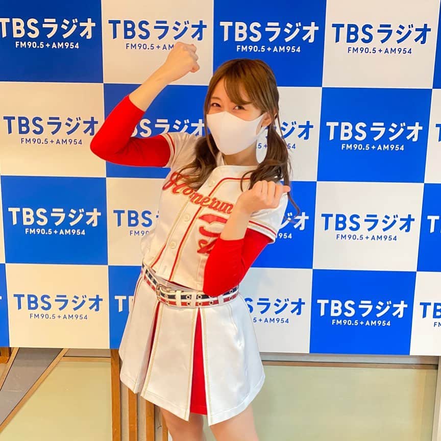 のインスタグラム：「俺の5つ星★  昨日はTBSラジオ 【伊集院光とらじおと】 俺の5つ星のコーナーに出演させて頂きました!!!   今回のレポートは しゅうへいさんの俺の5つ星 『天むす天チャンの自動販売機』  リスナーの皆さんから頂いたたくさんの投稿のおかげで、3回目のレポートで解決する事が出来ました!!! リスナーさんとの繋がりを改めて感じました☺️ 3回目のレポート、リスナーさんからたくさん情報を頂いた事もあり、私もすごく気持ちが入って熱くなってしまいました。 中川さんから頂いたお言葉にも感動し、私が元気を頂いてしまいました。 本当に本当にありがとうございました!!!  そして、まだ未解決の5つ星がたくさんあります😣 皆さんのお住まいの地域や馴染みの場所、どんな些細な情報でも解決に導く大きな鍵になるかもしれません!!! リスナーさんからの状況が頼りのコーナーです。 是非番組まで情報を送って下さい🙇‍♀️✨  ↓過去にご紹介した5つ星はこちら↓ tbsradio.jp/yahoo-oreno5/  番組HPに載ってるので是非チェックして下さい🙏  写真は放送後にスタジオ内の撮影スペースで撮って頂きましたー!!! 普段私なんかが撮れるところじゃないから…嬉しかったです♡  #ij954 #伊集院光とらじおと #tbsラジオ  #俺の5つ星 #radio #感謝」