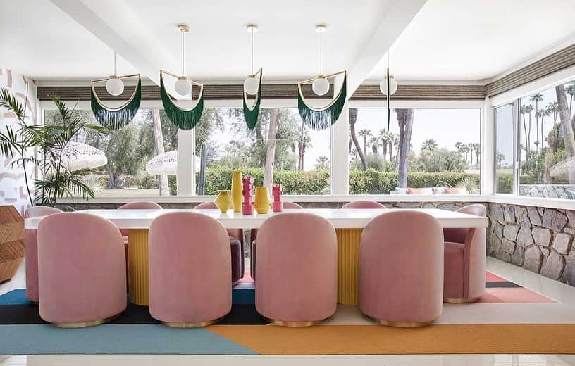 Design Milkさんのインスタグラム写真 - (Design MilkInstagram)「Los Angeles based design studio Bells + Whistles was recently tapped for the renovation of an iconic Wexler in Rancho Mirage, California. The house, built in 1957 by iconic architect Donald Wexler as part of Thunderbird North, was transformed into a quintessential California getaway house with bright, modern furniture and decor while leaving the original structure untouched to honor to midcentury spirit. The renovated residence, named @marrow_midcentury, spans 3,380 square feet, all of which were transformed by @bellsandwhistlesdesign with injections of vivid color, hypnotic pattern, and desert magic. \\\ Read more about Marrow Midcentury at the link in bio. 🔗  📷 : @madelinetolle  🖌 : @alexproba」1月14日 1時49分 - designmilk