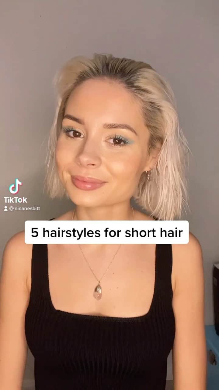 ニーナ・ネスビットのインスタグラム：「don’t touch the kitchen scissors lol」