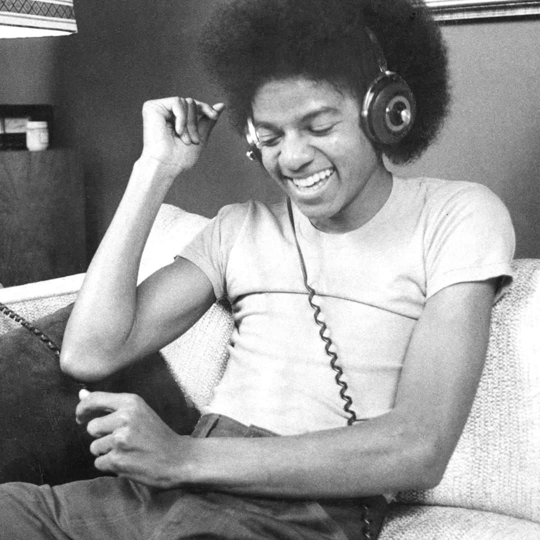 マイケル・ジャクソンさんのインスタグラム写真 - (マイケル・ジャクソンInstagram)「“You don’t write the song, the song writes itself.” - Michael Jackson」1月14日 2時00分 - michaeljackson