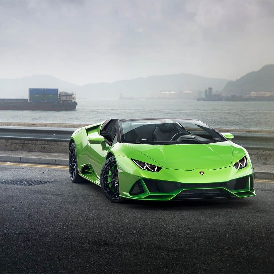 のインスタグラム：「Let your choice talk. Which one is your favorite, Huracán EVO or Huracán EVO Spyder?   #Lamborghini #HuracanEVO #HuracanEVOSpyder #EveryDayAmplified」