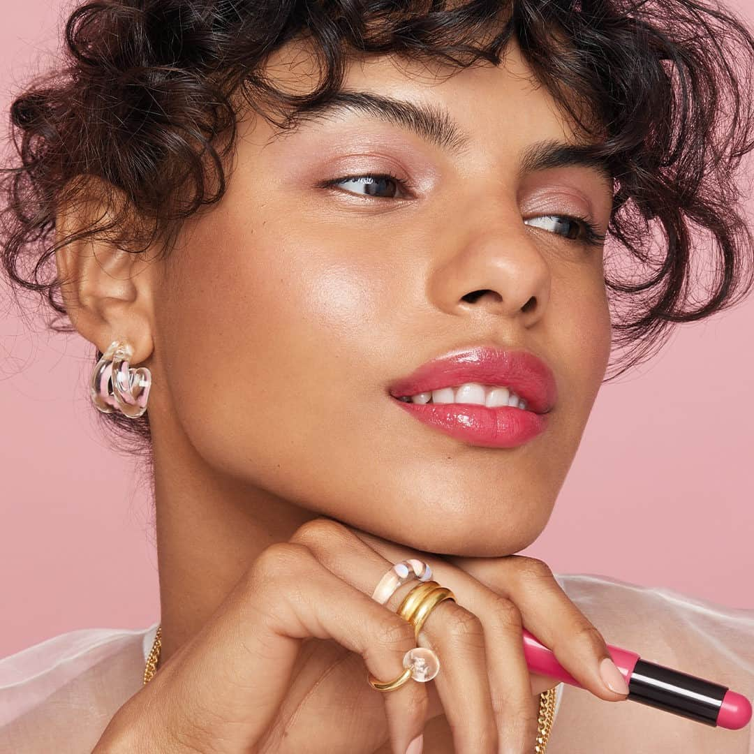 ボビイブラウンさんのインスタグラム写真 - (ボビイブラウンInstagram)「Moisture-packed color to Crush on. Our NEW limited-edition Crushed Shine Jelly Stick in Tahiti glides on like a dream and delivers superfruit shine.  MUA: @cygmakeup   #bobbibrown #crushedlipcolor #lipstick #lip」1月14日 2時01分 - bobbibrown